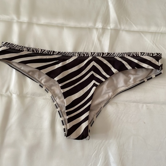 Touché Designer Two Piece Animal Print Bikini Size L - Picture 6 of 8